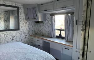2001 Winnebago Adventurer 35Z RV rental photo 9