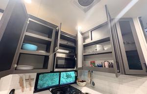 Luxury 2025 Alliance Valor 44V14 w/ 14' Garage