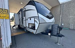2021 Cougar 31 foot Half Ton friendly rear bunks