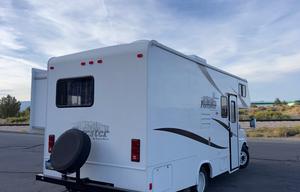 Cozy & Easy-to-Drive Class C RV