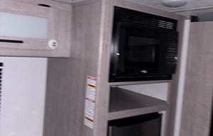 2024 Coleman Lantern LT 17B RV rental photo 4