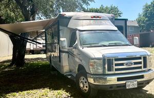 2008 Winnebago Cambria 27K RV rental photo 2