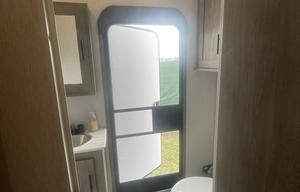 2 bedroom, 2 full baths, 43’ fifth wheel