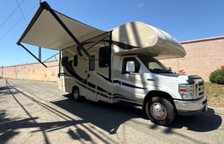 2016 Thor Motor Coach Chateau 24C