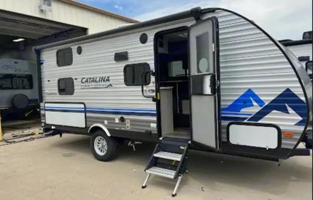 'Cat' the 2022 Coachmen Catalina Summit 184BHS