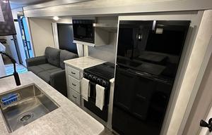 2022 Family Friendly Triple Slideout Camper Rental