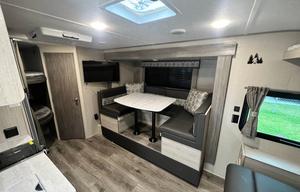 2022 Catalina Summit Series 7 184BHS DELIVERY ONLY