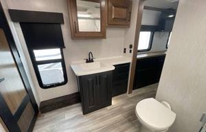 Luxury Monthly RV Stay for Traveling Professionals