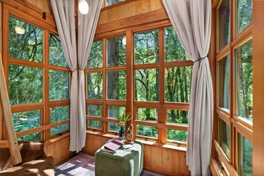 Treehouse Point