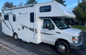 2014 Thor Motor Coach Four Winds 23A Grizzly3
