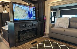 2022 Jayco North Point 382FLRB