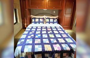Windwaker - Eugene’s Roomy and Cozy Motorcoach