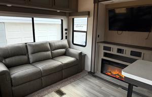 Special Labor Day Pricing!!!     5th Wheel Living