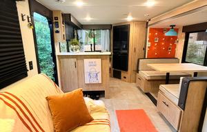 Ultra Light Camper 2026 | King Bed | Dog Friendly