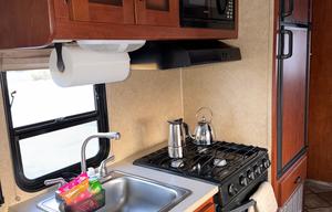 Cozy & Easy-to-Drive Class C RV