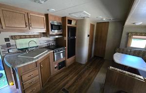 2017 Catalina Legacy 293QBCK RV rental photo 4