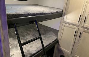 Adventurer - Spacious and Pet-Friendly Getaway