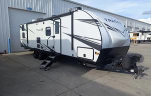 Tracer BUNK HOUSE pet /festival friendly sleeps 9