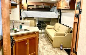 Get Out of Town 2018 Winnebago Sunstar 31BE