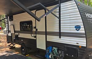 Cozy Family Escape 2024 Keystone Hideout RV