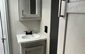 **Campy the SUPER COOL pet friendly 5th Wheel**