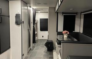 2022 Mallard 32 RV rental photo 7
