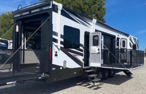 Luxury Toy Hauler Adventure Awaits!
