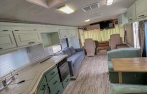 Colourful and custom Art RV ! Mary Pickford.