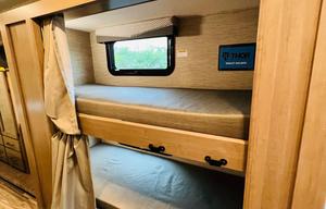 2022 Thor Four Winds 31E (with Bunkhouse)