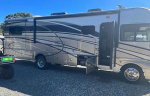 2015 Southwind 34A RV rental photo 5