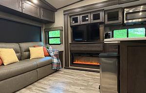 2023 Grand Design Reflection 367BHS RV rental photo 7