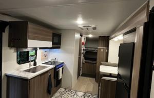 Komodo Kampers RV Rental-Sonic