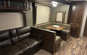 2017 Hideout 28BHS RV rental photo 10