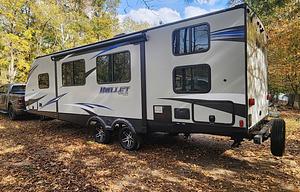 "Shelly": 28ft Bunkhouse, Pets + Film OK, Delivery