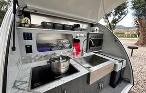 ON-THE-GO TEARDROP W/ PREMIUM AMENITIES!