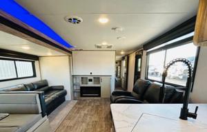 Premium Alpha Wolf Camper Relax, Camp & Unwind