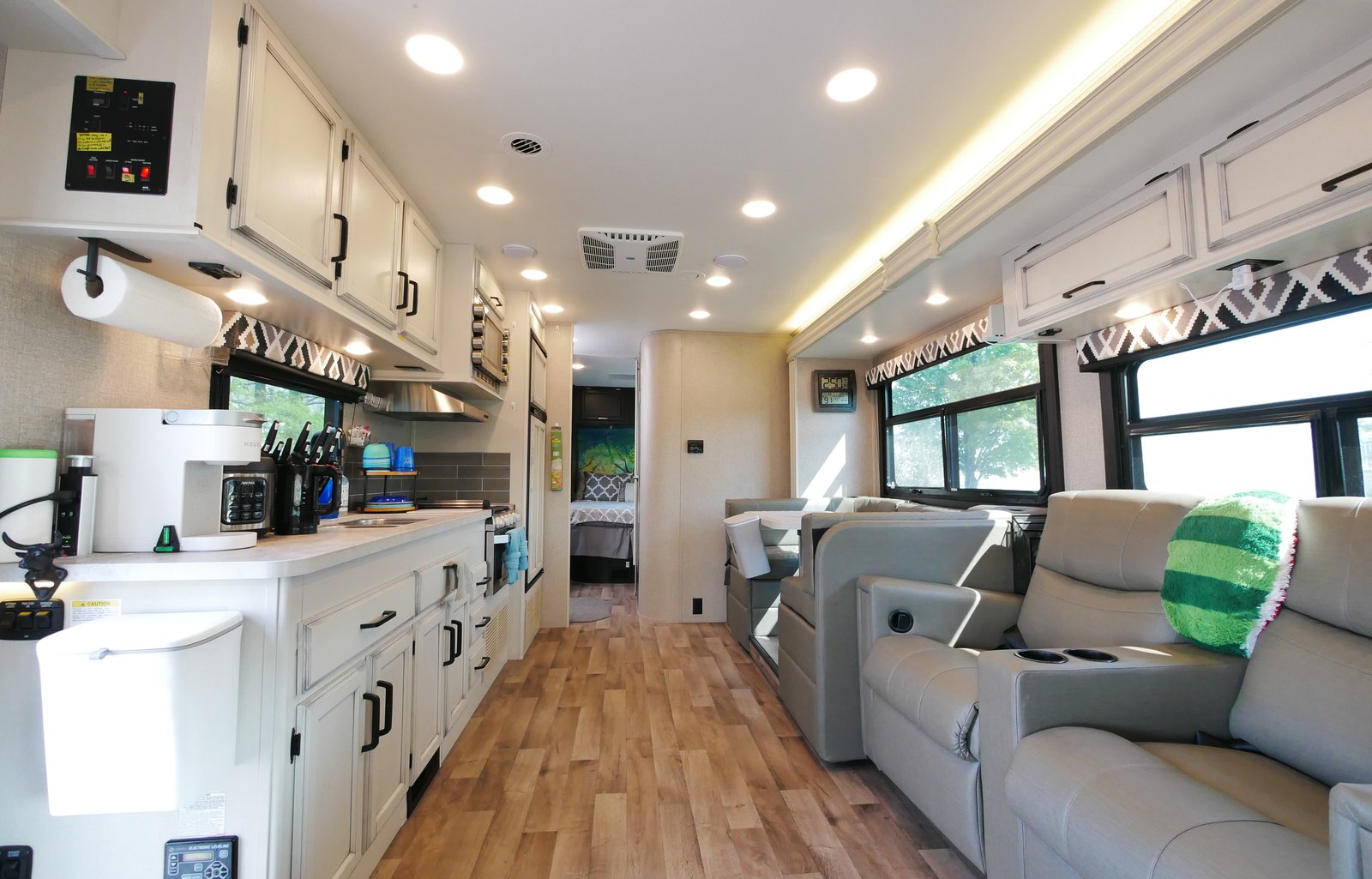 2021 Coach Odyssey 29K Class C - Homy!