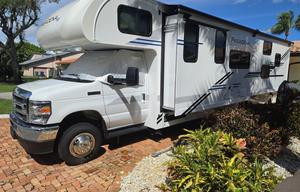 The Pasadena Palace: With Bunkbeds & 8K Towing