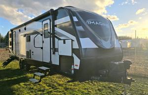 Voyager - Luxury 34ft trailer with 2 rooms & solar