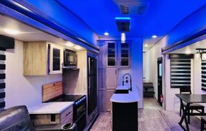 Luxury RV | Sleeps 10 | Bunkhouse & King Suite