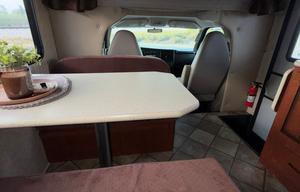 Cozy & Easy-to-Drive Class C RV