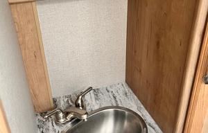 2020 Winnebago Minnie Winnie 2106ds RV rental photo 9