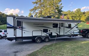 2021 Passport Queen Master, Double corner bunks