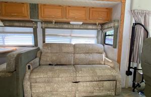 2005 Winnebago Brave 32 RV rental photo 10