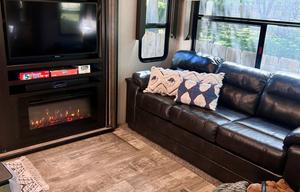 Modern 5th Wheel: Fireplace, Island & 2 Queens