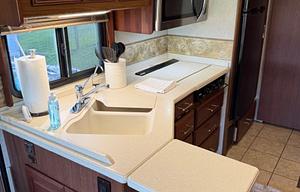 2004 Winnebago Adventurer 33C