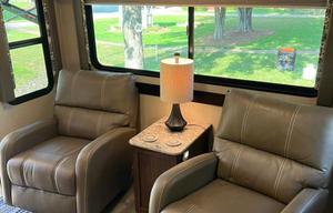 2018 Dutchmen - Coleman Light 2605RL Sleeps 5