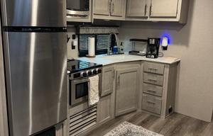 Fully stocked, Pet Friendly RV. SLEEPS up to 12!