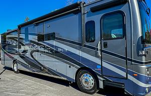 Holiday Rambler Luxury Coach /2 Full Baths & Bunks