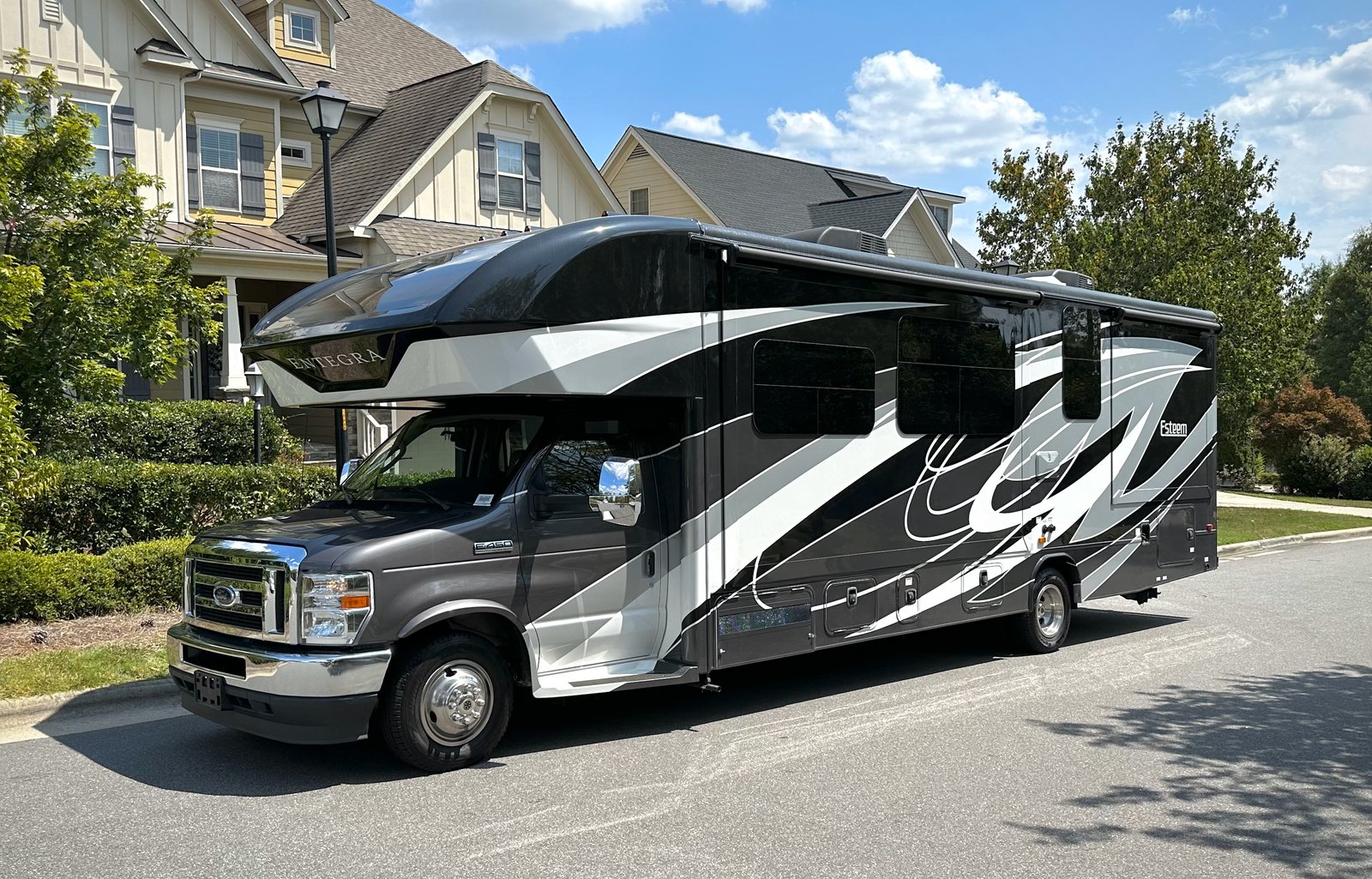 'Maverick' Sleeps 8! Loaded with Comfort Amenities